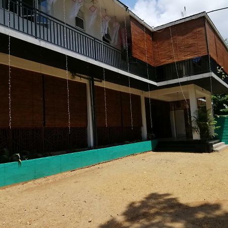 Macnara Travellers Inn Ratnapura Bagian luar foto