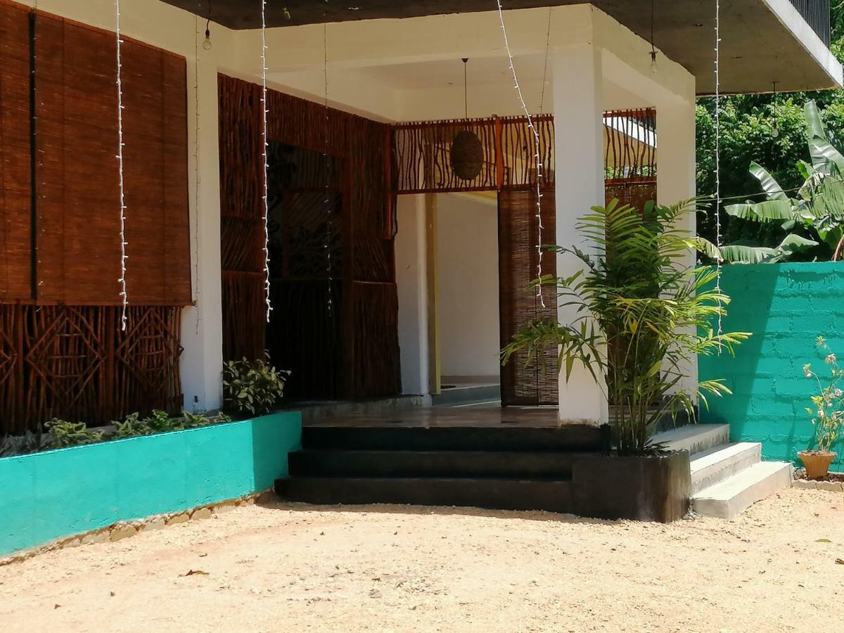 Macnara Travellers Inn Ratnapura Bagian luar foto