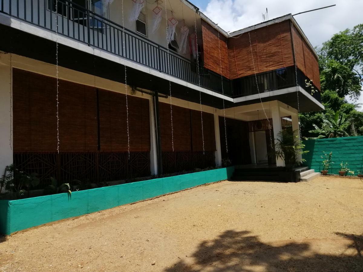 Macnara Travellers Inn Ratnapura Bagian luar foto