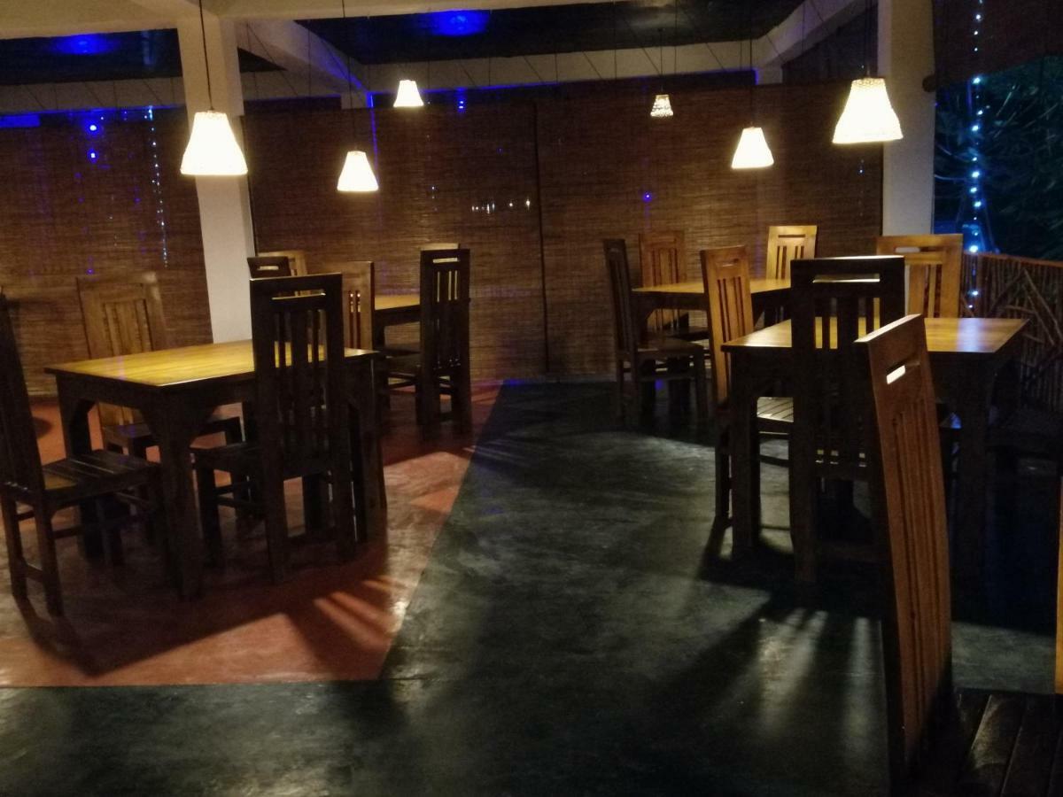 Macnara Travellers Inn Ratnapura Bagian luar foto