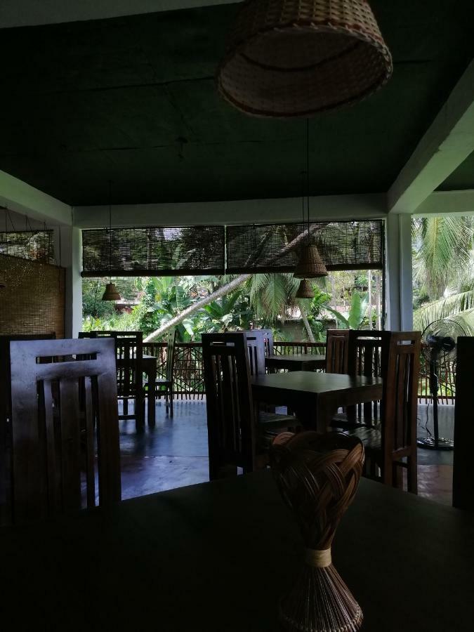 Macnara Travellers Inn Ratnapura Bagian luar foto