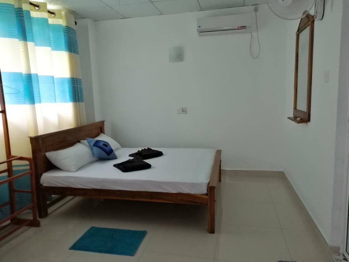 Macnara Travellers Inn Ratnapura Bagian luar foto