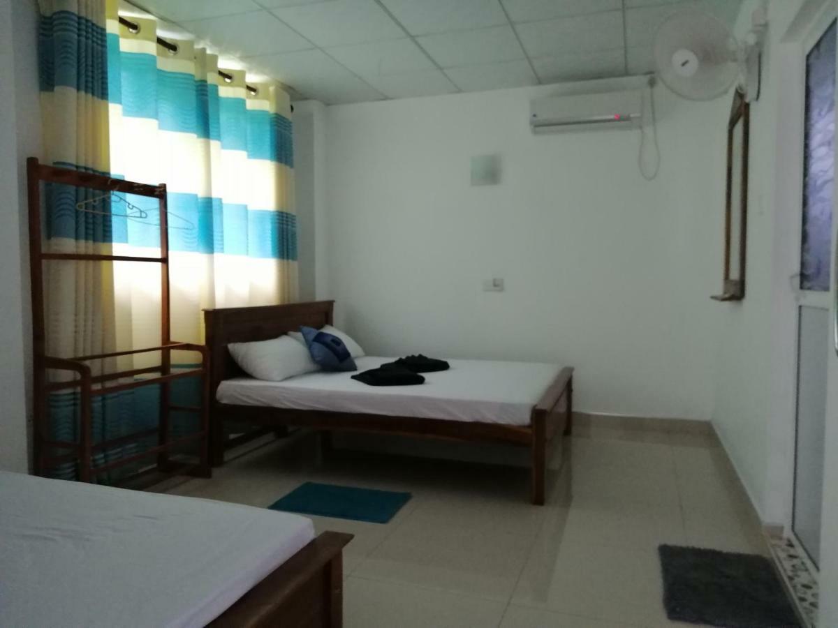 Macnara Travellers Inn Ratnapura Bagian luar foto