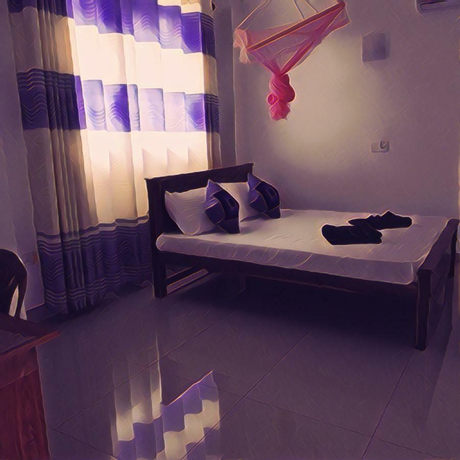 Macnara Travellers Inn Ratnapura Bagian luar foto