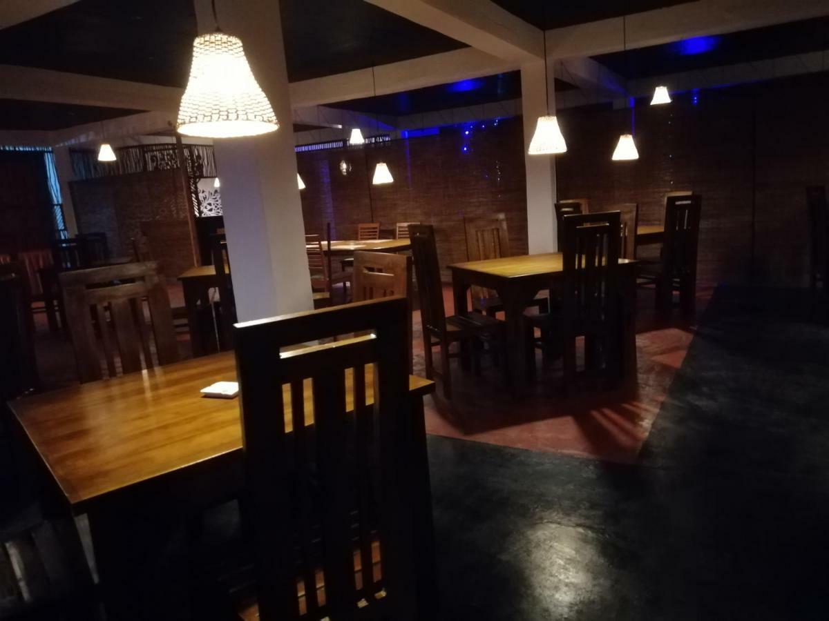 Macnara Travellers Inn Ratnapura Bagian luar foto