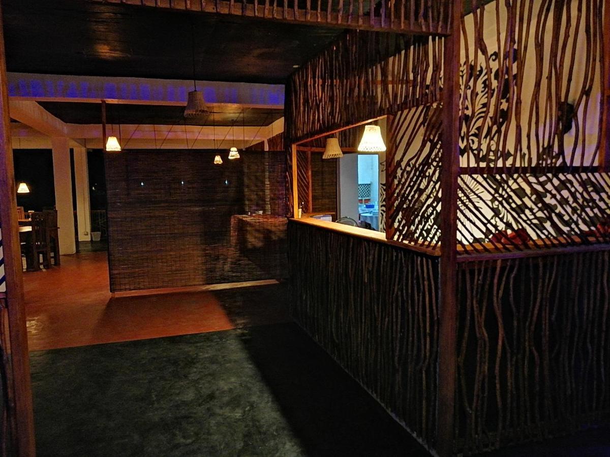 Macnara Travellers Inn Ratnapura Bagian luar foto