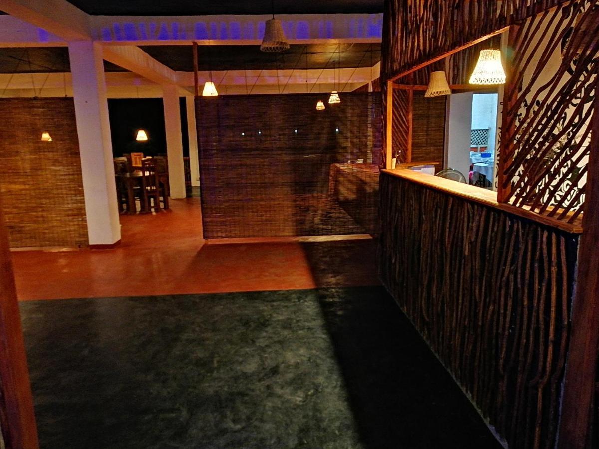 Macnara Travellers Inn Ratnapura Bagian luar foto
